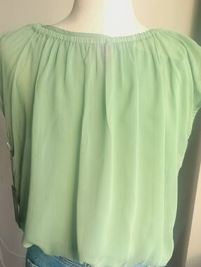 Vince Camuto Green Blouse NWT Size S Eucalyptus Sheer Lightweight Top